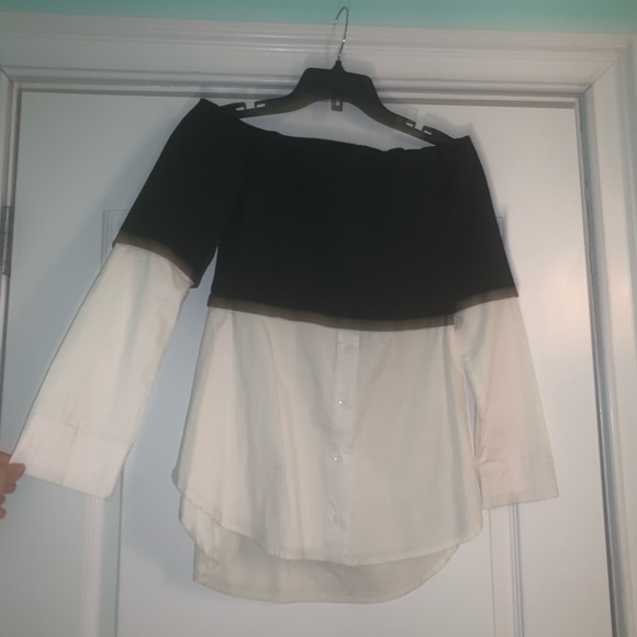 DO+BE Off-Shoulder Two Tone Shirt/Top. Size small - Picture 2 of 4